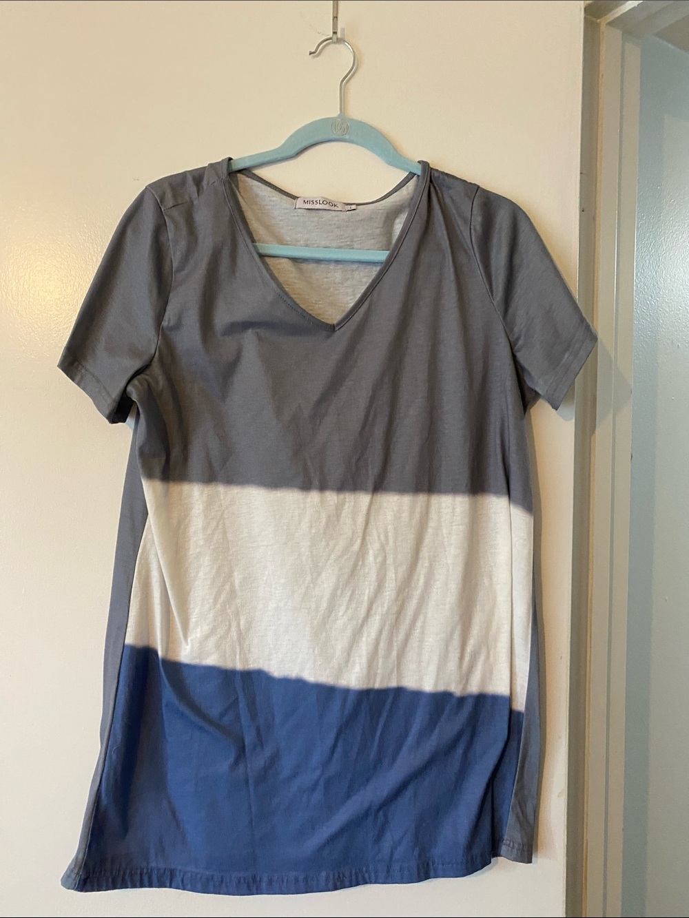 MISSLOOK Colorblock V-Neck Tee in Gray, White & Blue